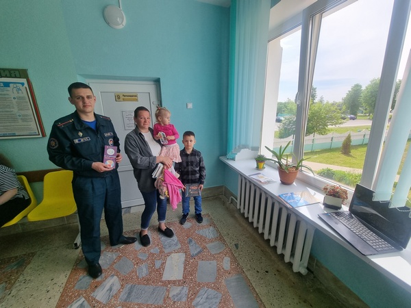 Работники Белыничского РОЧС посетили детскую поликлинику